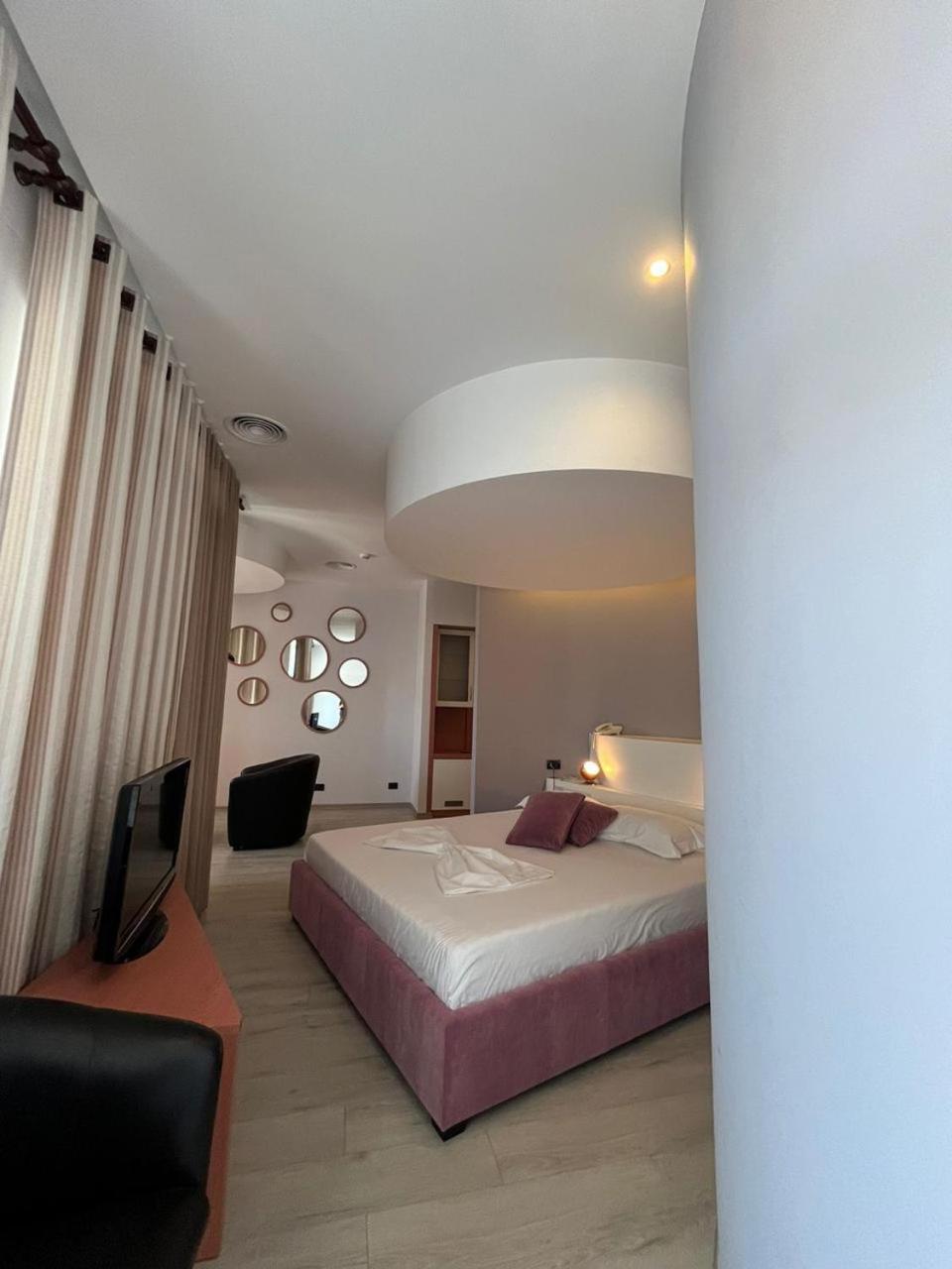 Icon Hotel Vlorë Екстериор снимка
