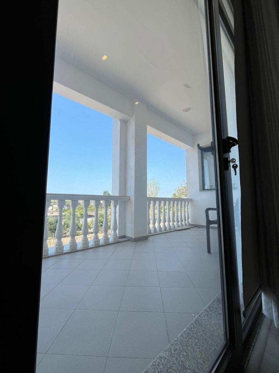 Icon Hotel Vlorë Екстериор снимка
