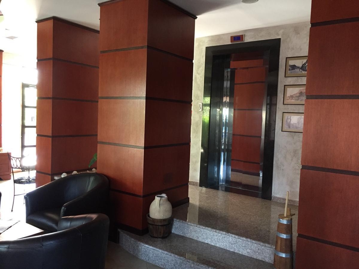 Icon Hotel Vlorë Екстериор снимка