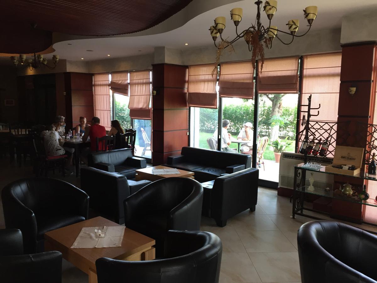 Icon Hotel Vlorë Екстериор снимка