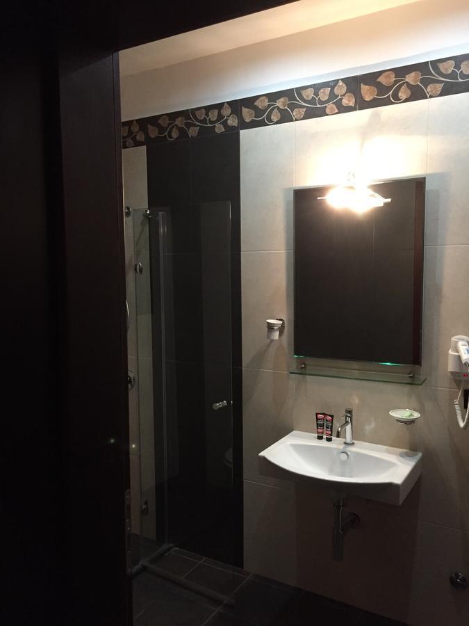Icon Hotel Vlorë Екстериор снимка