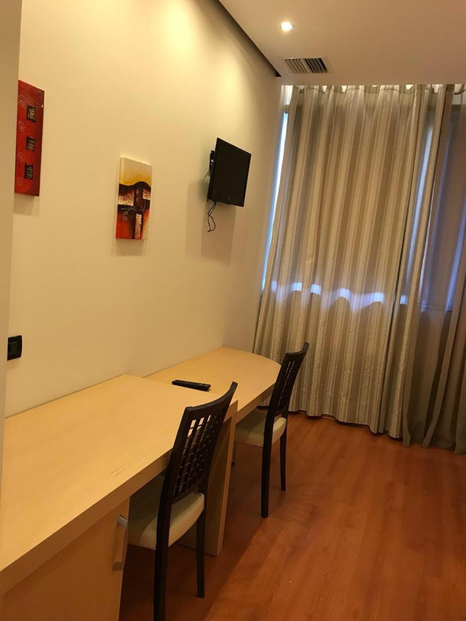 Icon Hotel Vlorë Екстериор снимка