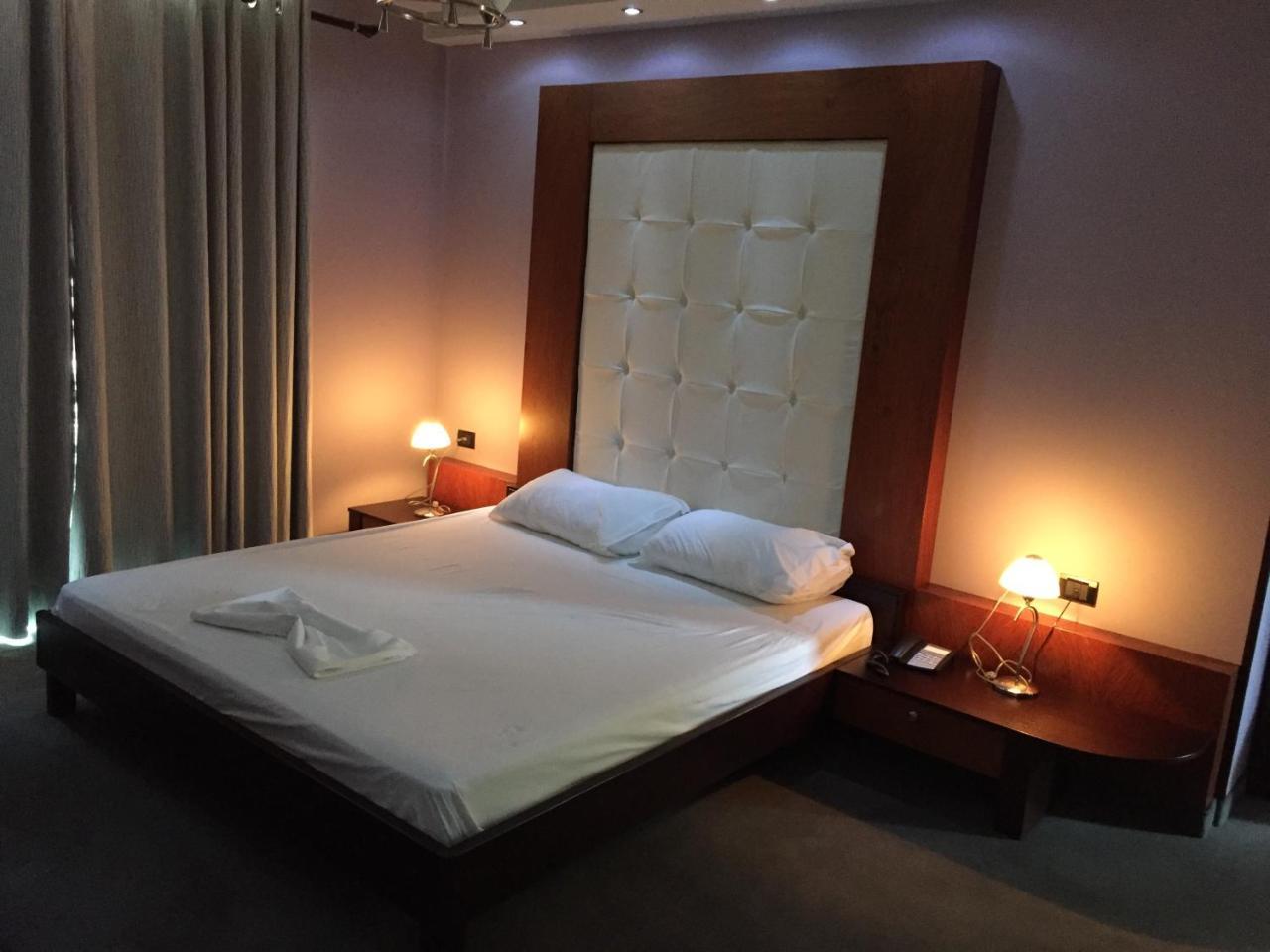 Icon Hotel Vlorë Екстериор снимка