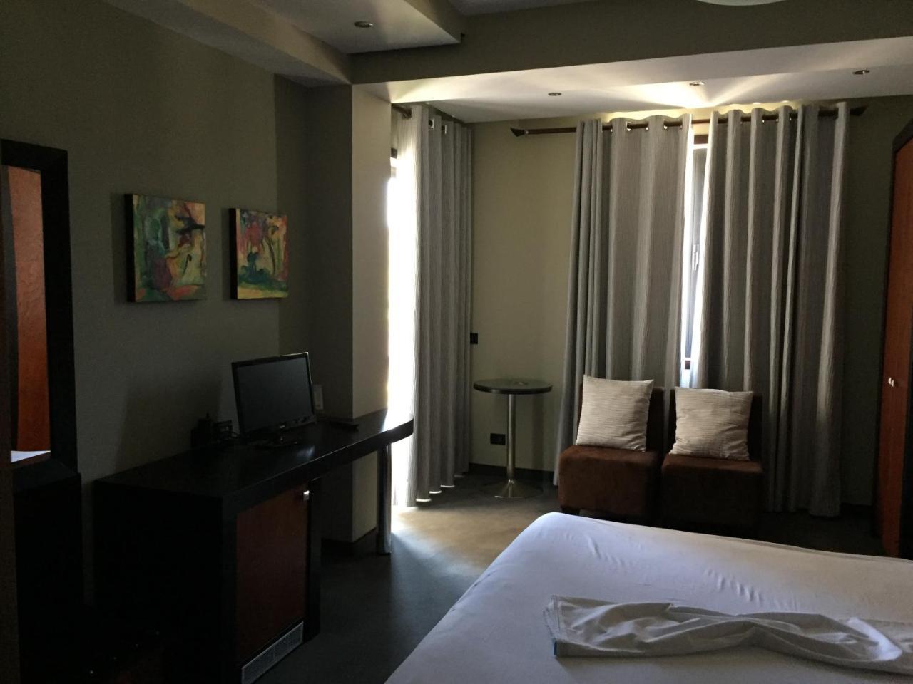 Icon Hotel Vlorë Екстериор снимка