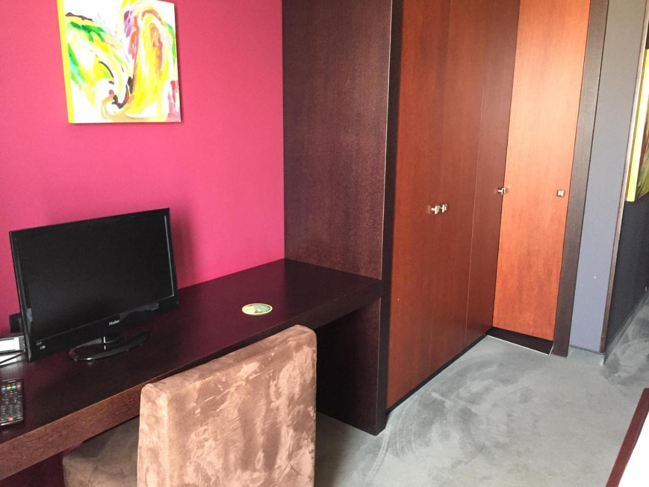 Icon Hotel Vlorë Екстериор снимка