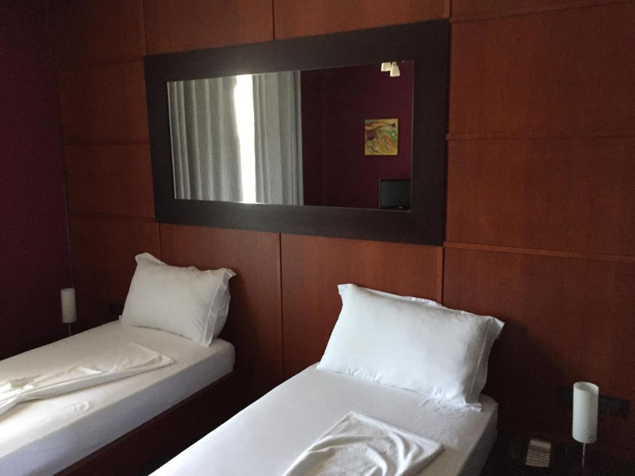 Icon Hotel Vlorë Екстериор снимка