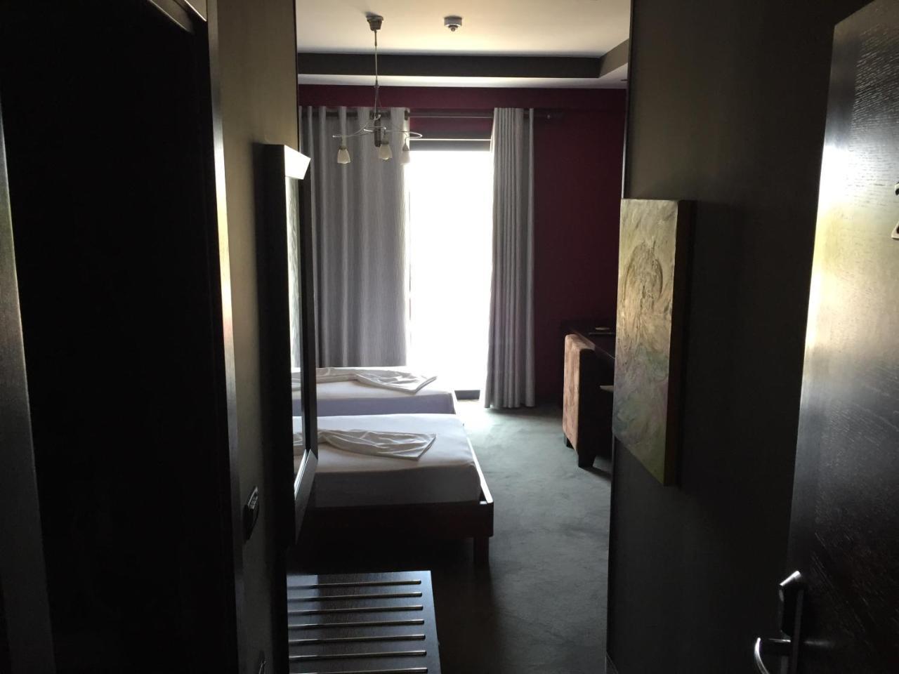 Icon Hotel Vlorë Екстериор снимка